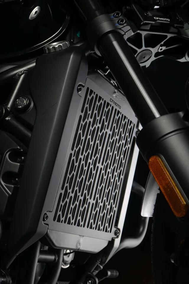 Radiator himoyasi (qora)